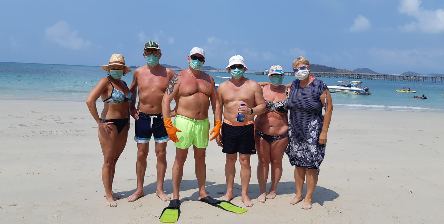 Moonlight & trinkets: the magic of full moon party